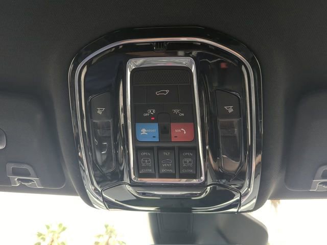 Used 2023 Jeep Grand Cherokee Summit w/ Advanced Protech Group IV AWD/4WD image 25