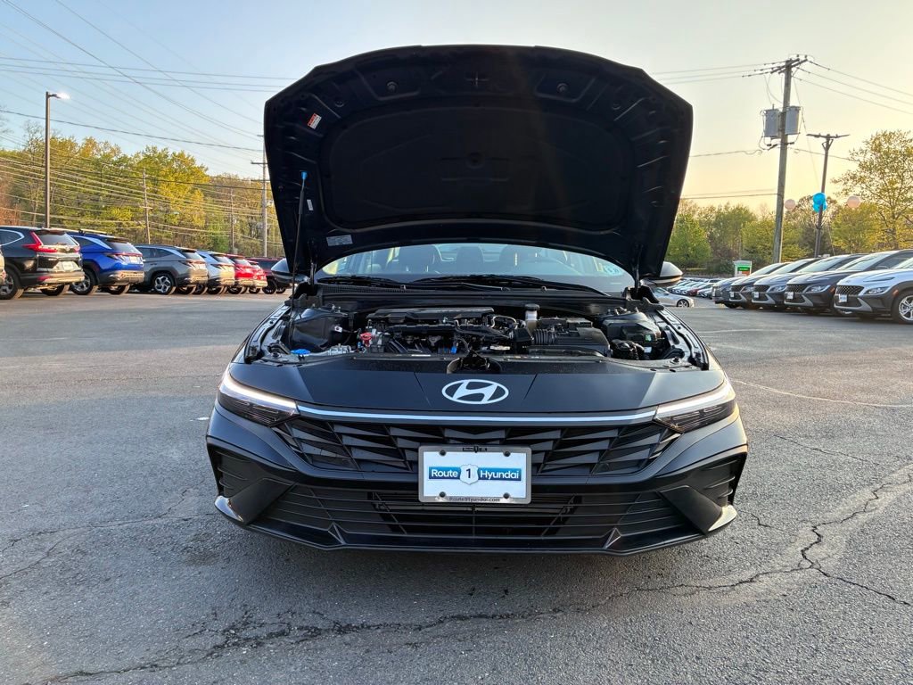 Used 2024 Hyundai Elantra SE FWD image 10
