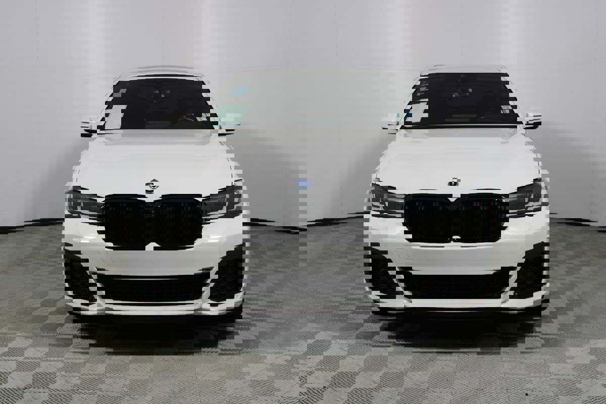 Used 2023 BMW 530e w/ M Sport Package image 24