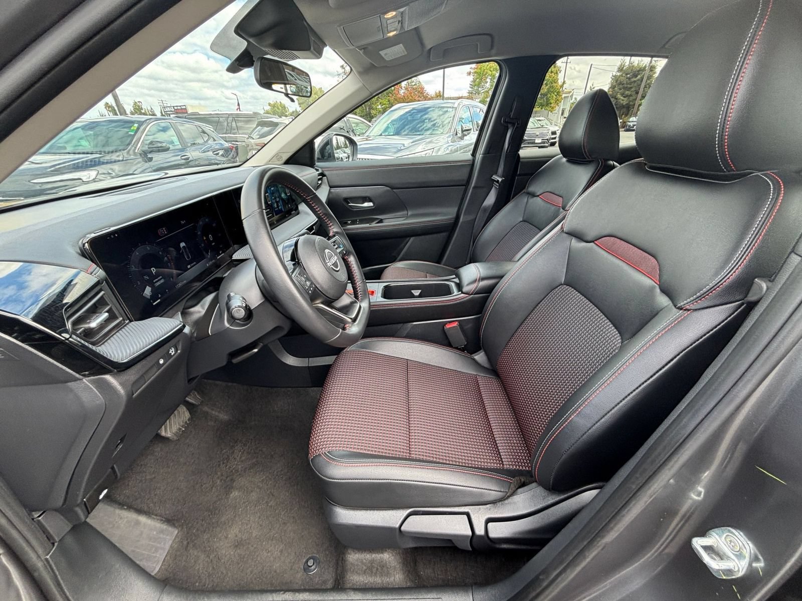 Used 2026 Nissan Kicks SR FWD image 25