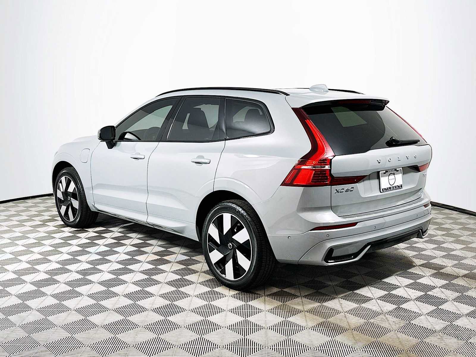 Used 2025 Volvo XC60 T8 Plus w/ Protection Package Premier image 5