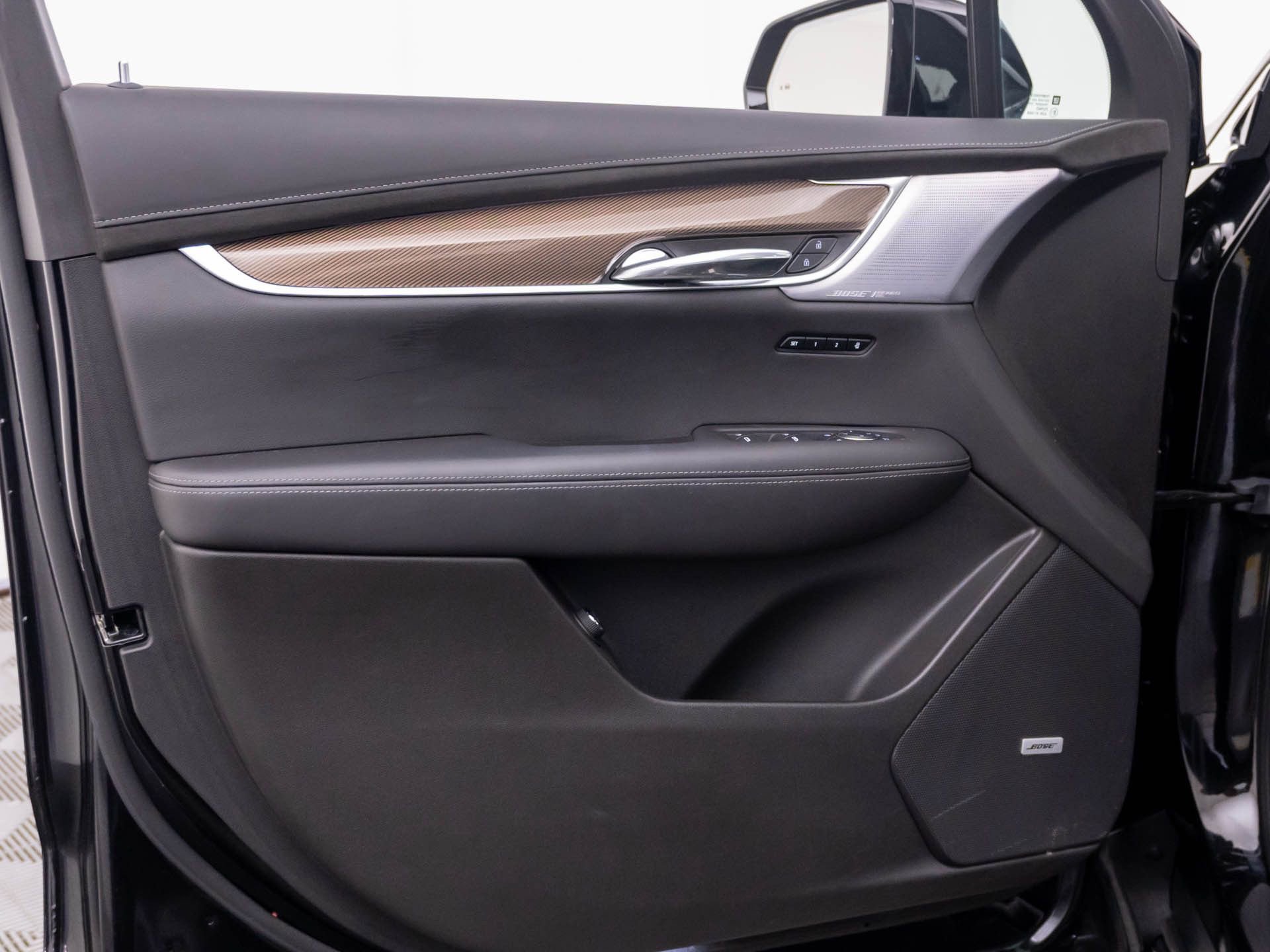 Certified 2025 Cadillac XT6 Premium Luxury w/ Platinum Package image 15