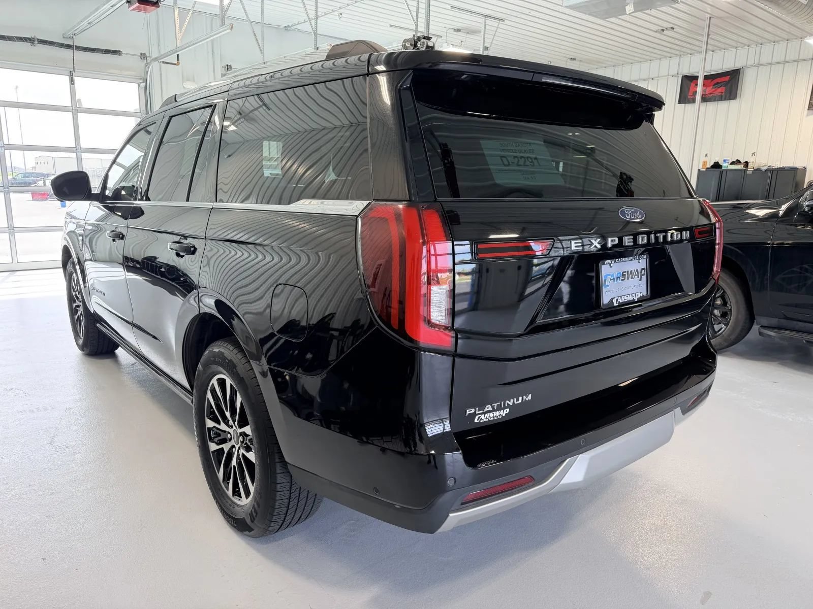 Used 2025 Ford Expedition Platinum AWD/4WD image 5