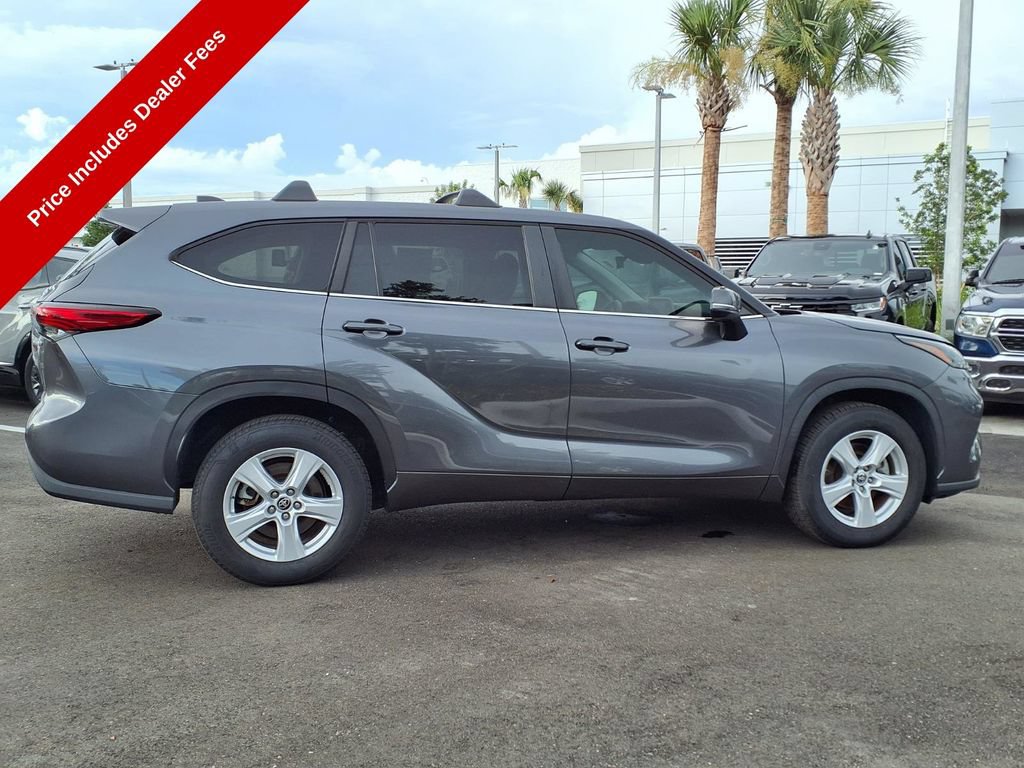 Used 2023 Toyota Highlander LE FWD image 9
