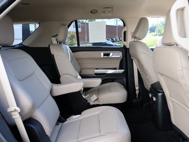 Used 2023 Ford Explorer Limited AWD/4WD image 11