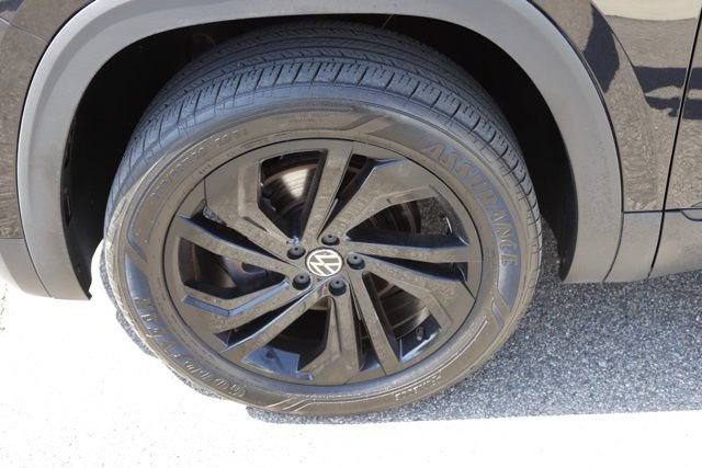 Used 2023 Volkswagen Atlas SE w/ Black Wheel Package AWD/4WD image 13