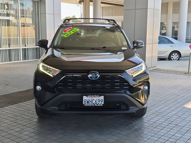 Used 2021 Toyota RAV4 XLE AWD/4WD image 2