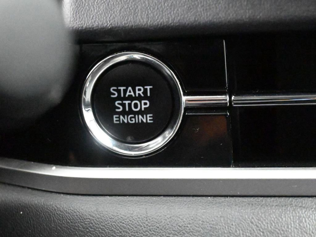 Used 2024 Mitsubishi Outlander AWD image 40