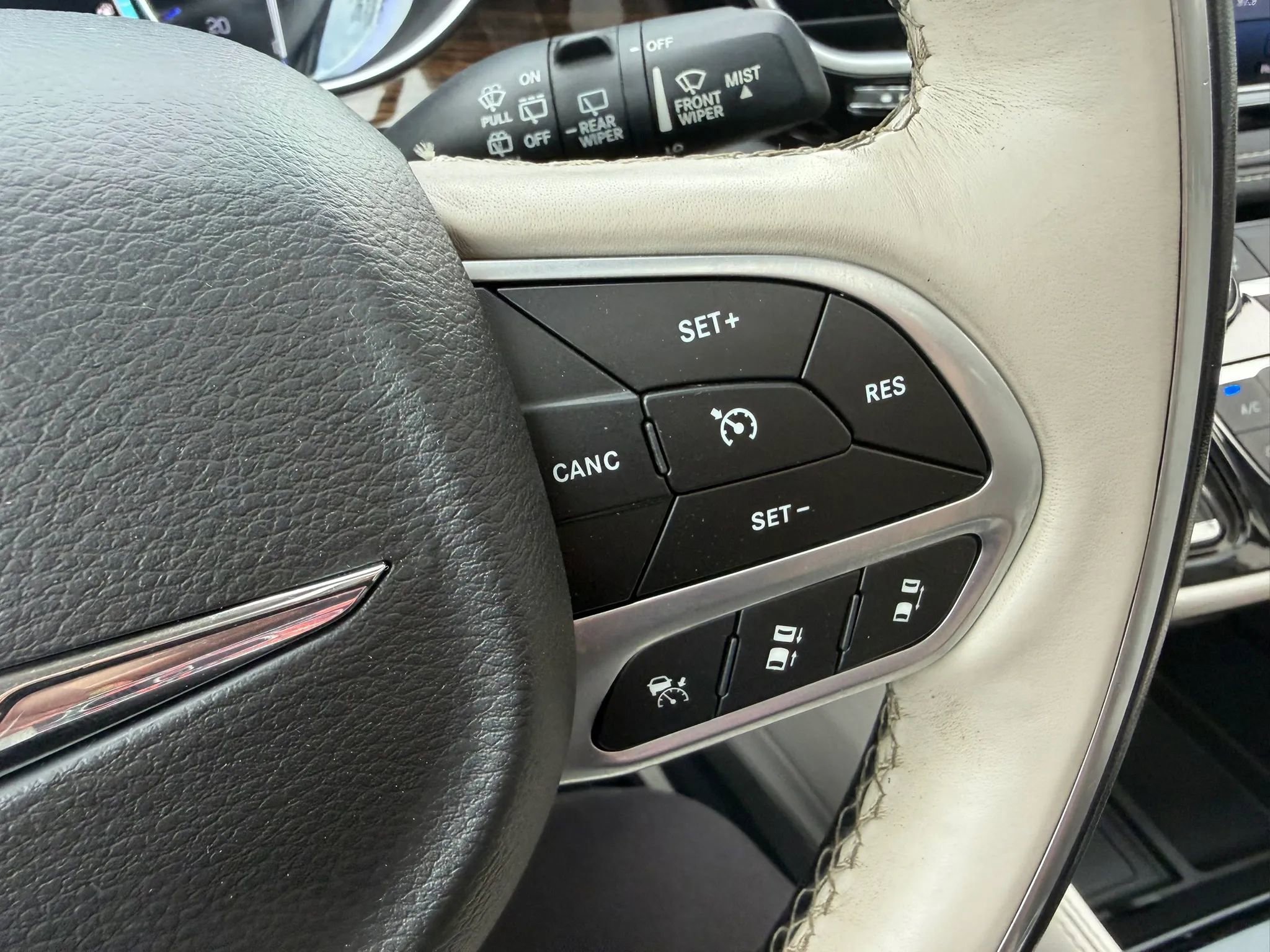 Used 2021 Chrysler Pacifica Limited image 21