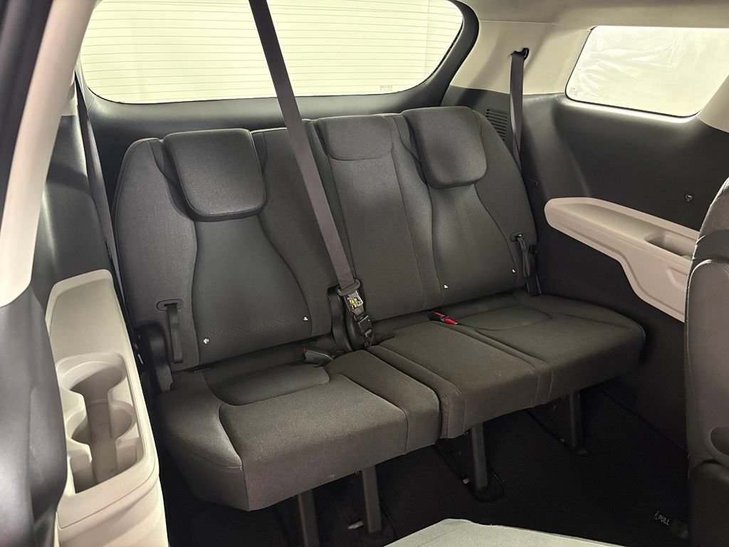 Used 2022 Kia Carnival LX FWD image 39