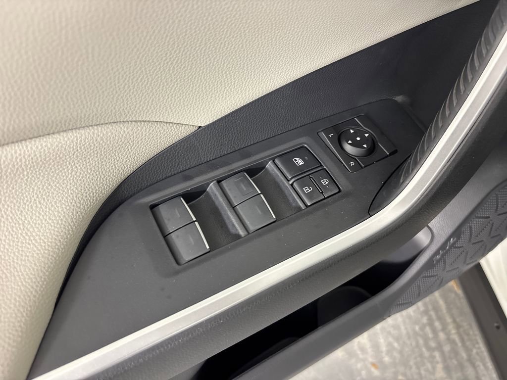 Certified 2022 Toyota RAV4 XLE Premium AWD/4WD image 10