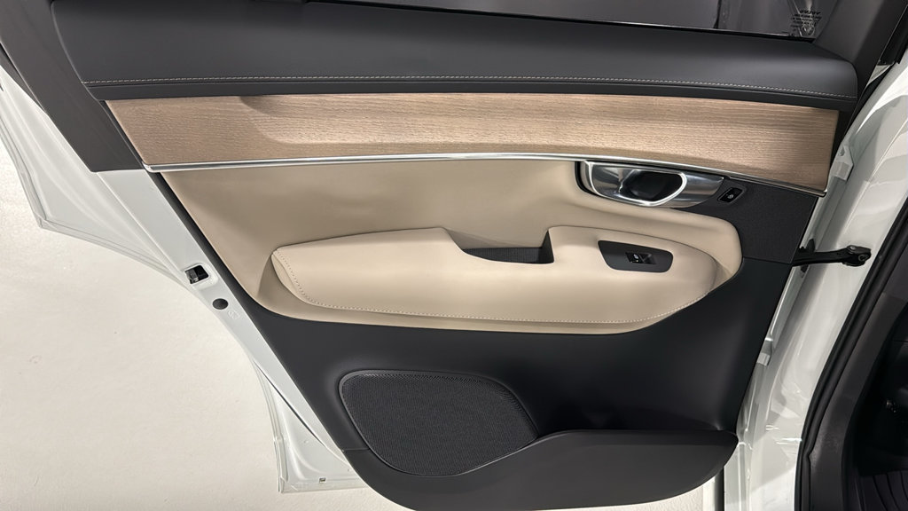 Certified 2026 Volvo XC90 B6 Plus AWD/4WD image 21