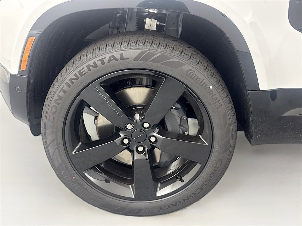 New 2026 Land Rover Defender 130 X-Dynamic SE image 31