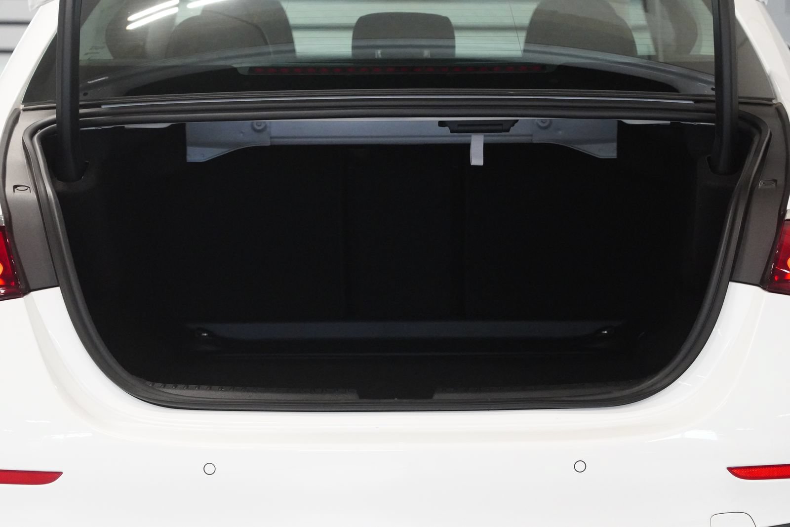 Used 2026 Mercedes-Benz E 350 4MATIC Sedan image 31