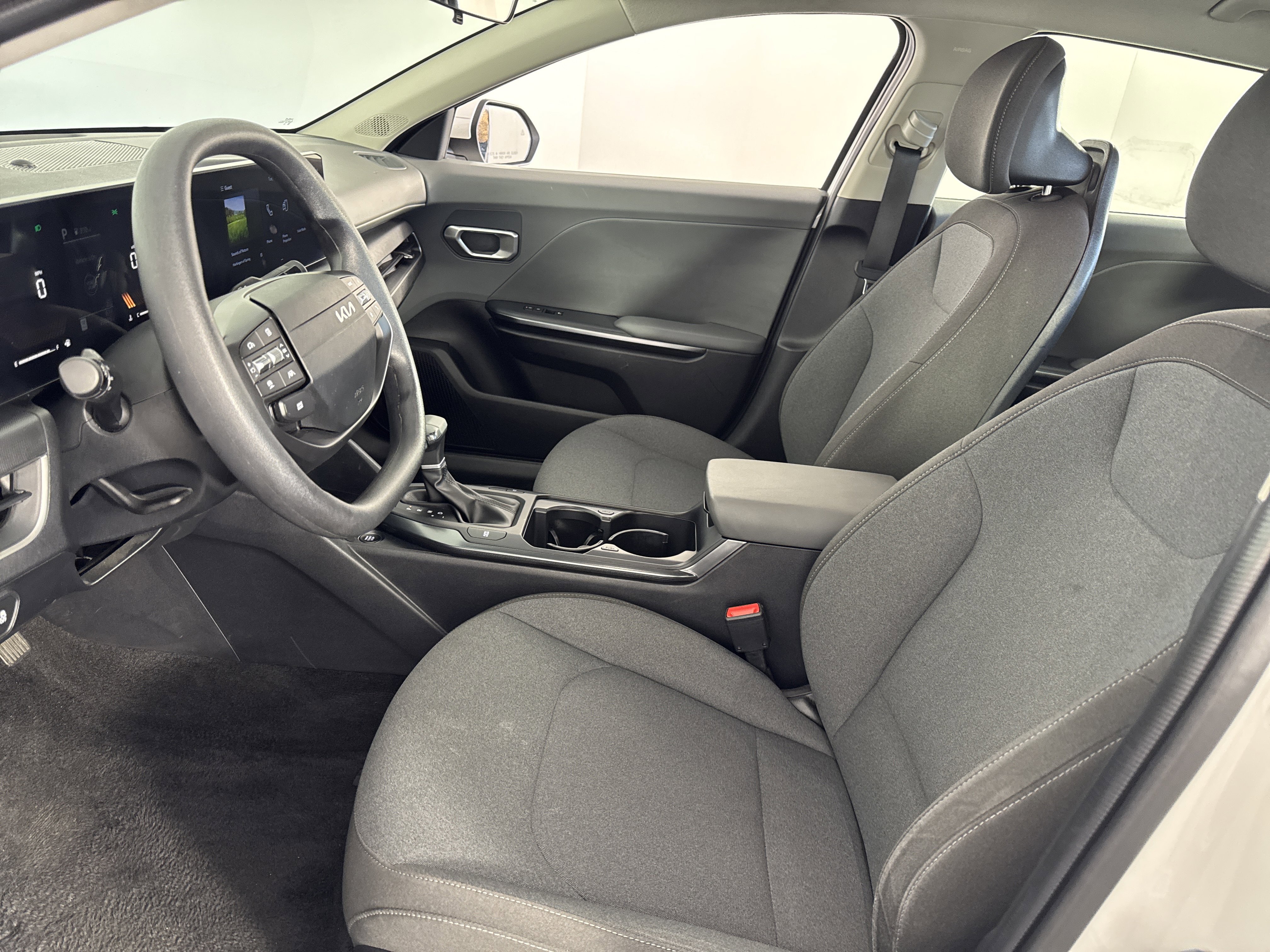 Used 2025 Kia K4 LXS FWD image 15