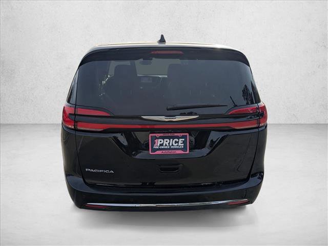 Used 2024 Chrysler Pacifica Touring-L image 5