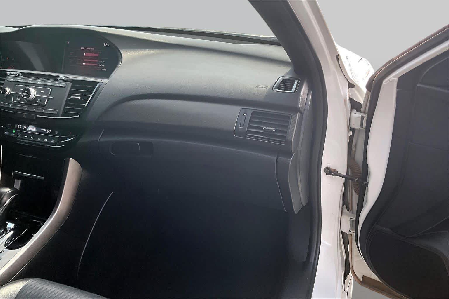 Used 2016 Honda Accord Sport image 17