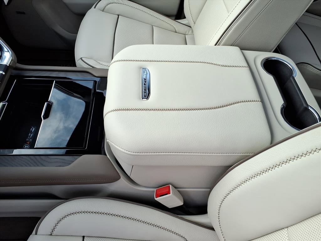 New 2026 GMC Yukon XL Denali w/ Denali Reserve Package image 23