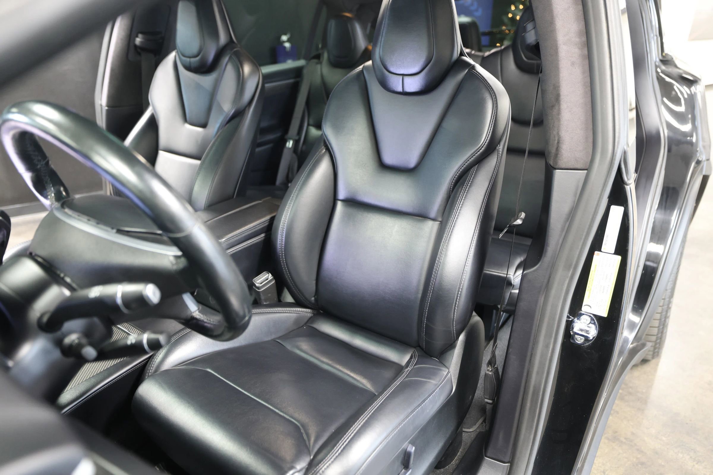 Used 2018 Tesla Model X 75D image 25