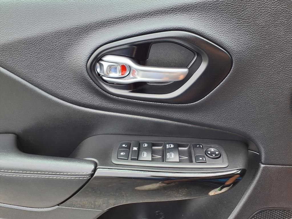 Certified 2023 Jeep Cherokee Altitude Lux image 18