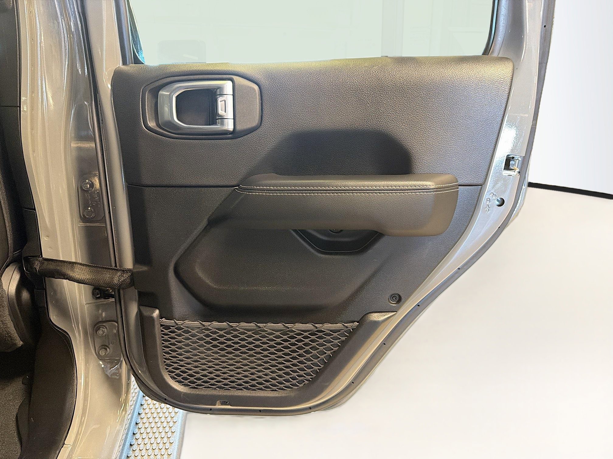 Used 2022 Jeep Wrangler Unlimited Sahara AWD/4WD image 29