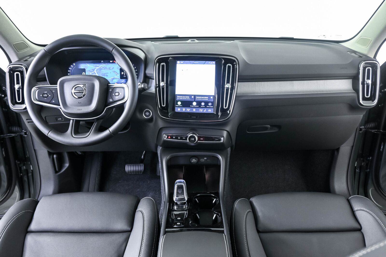 New 2026 Volvo XC40 B5 Plus w/ Climate Package AWD/4WD image 18