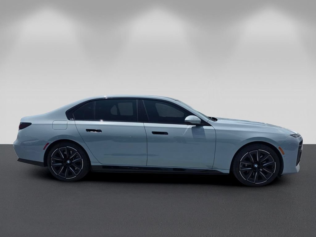 Used 2023 BMW i7 xDrive60 AWD/4WD image 3