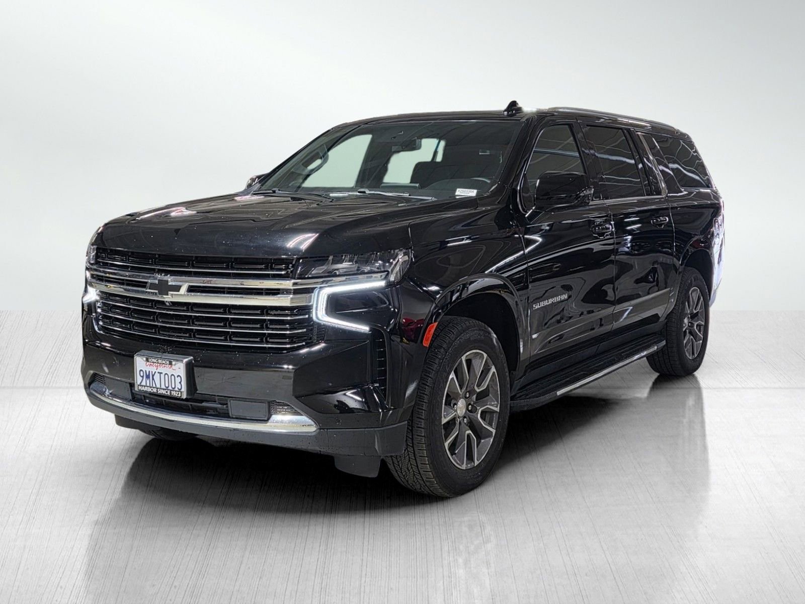 Used 2024 Chevrolet Suburban LT w/ LT Signature Package image 3