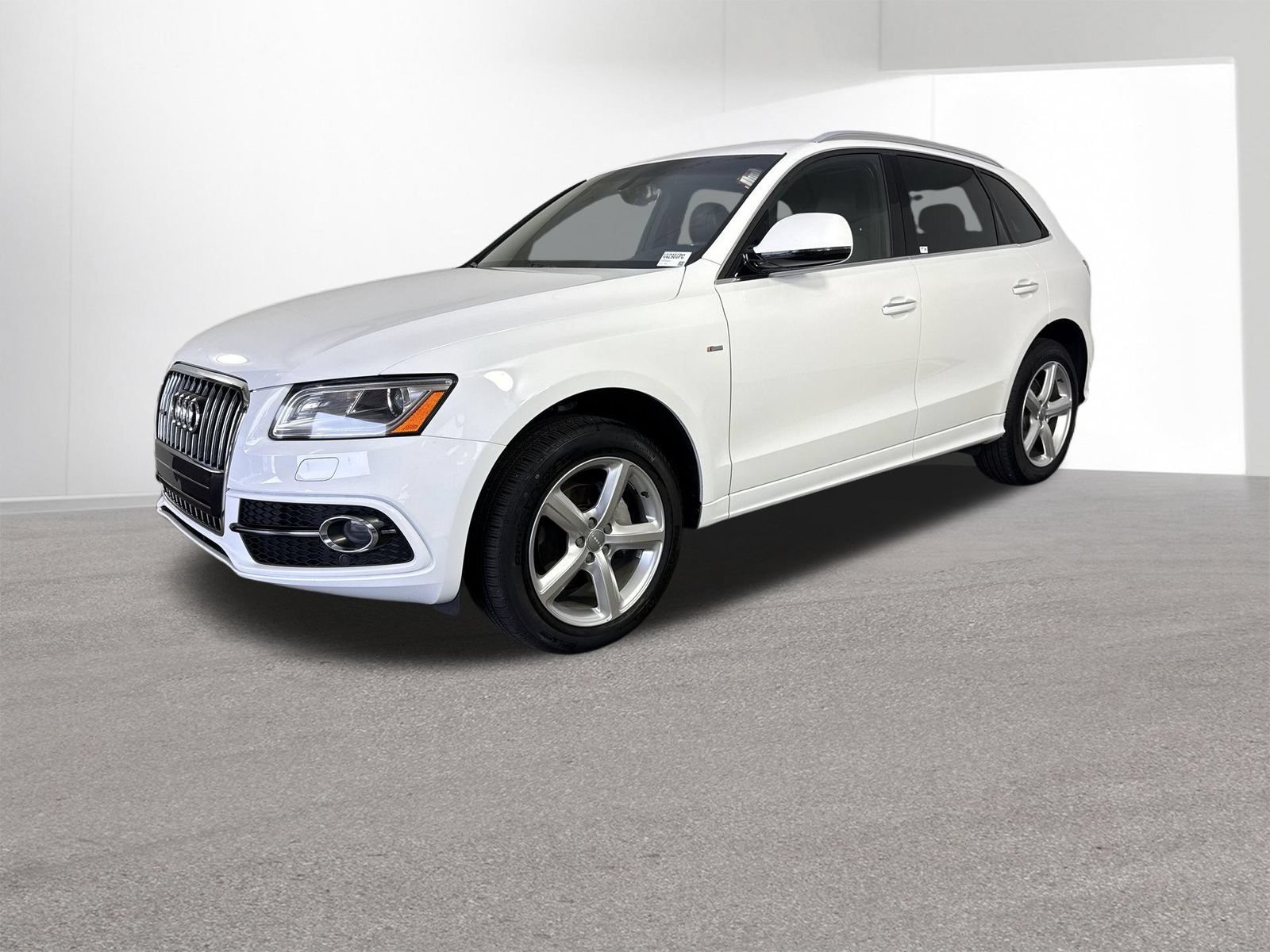 Used 2017 Audi Q5 2.0T Premium Plus w/ Technology Package AWD/4WD image 2