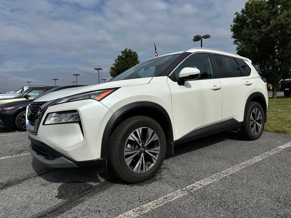 Used 2022 Nissan Rogue SV w/ SV Premium Package AWD/4WD image 2