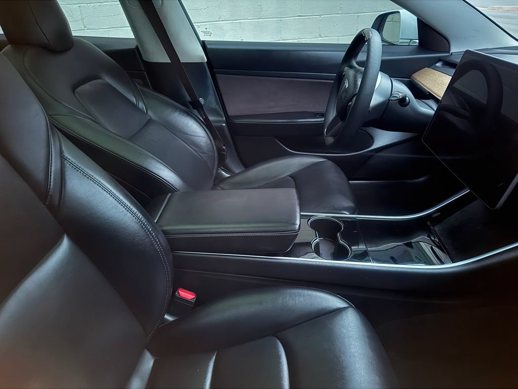 Used 2020 Tesla Model 3 Standard Range RWD image 19