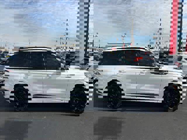 Used 2025 Lincoln Aviator Reserve w/ Equipment Group 201A image 2