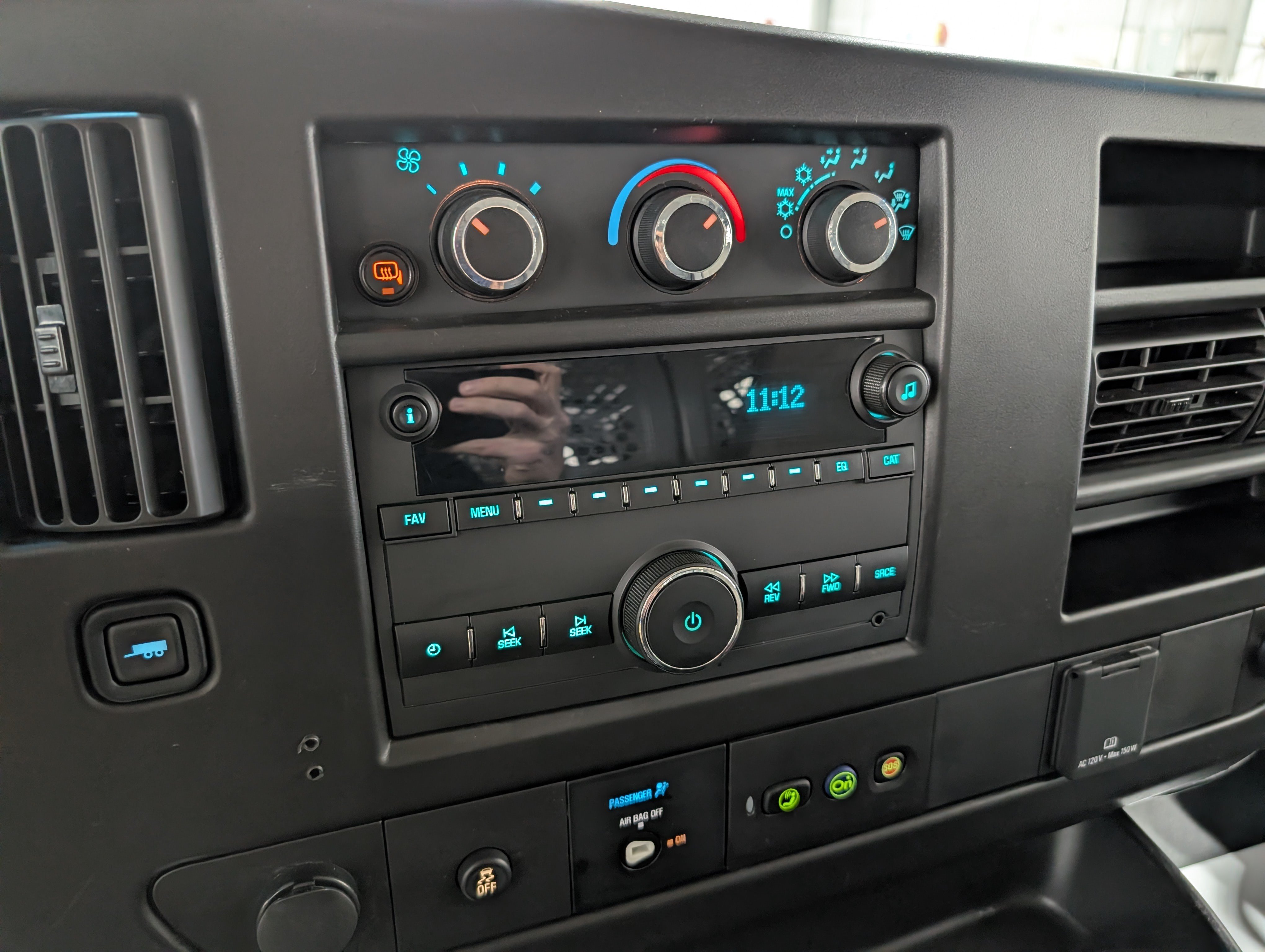 Used 2022 Chevrolet Express 3500 w/ Driver Convenience Package RWD image 19