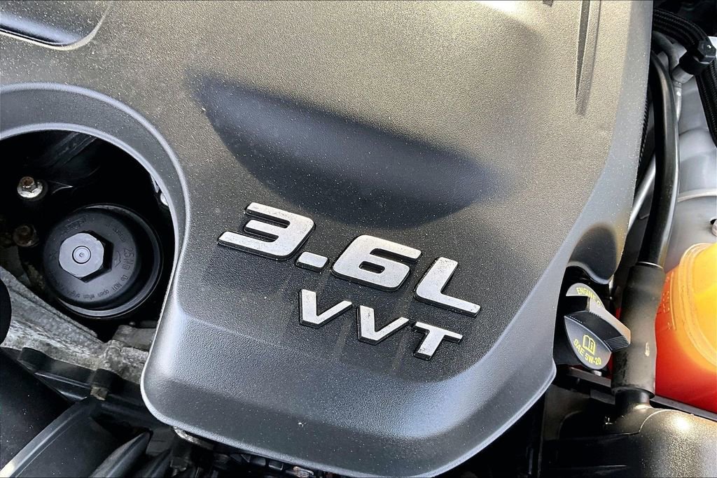 Used 2013 Dodge Challenger SXT RWD image 33