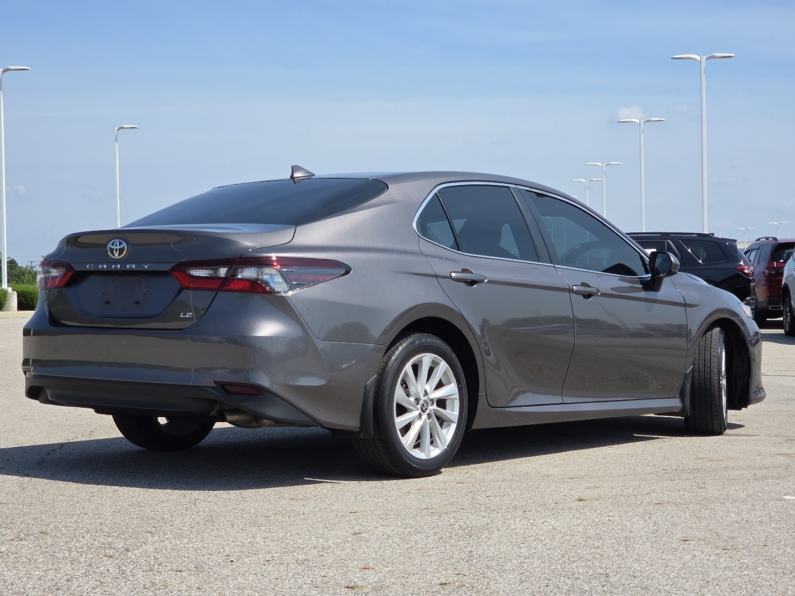 Used 2022 Toyota Camry LE w/ Carpet Mat Package (TMS) FWD image 18