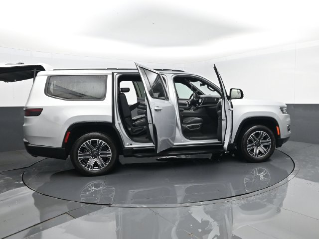 Used 2025 Jeep Wagoneer Series II AWD/4WD image 33