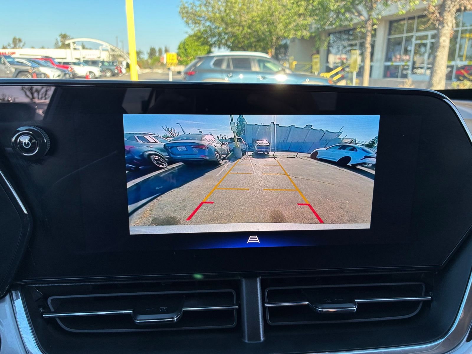 Used 2025 Chevrolet Trax LT image 22