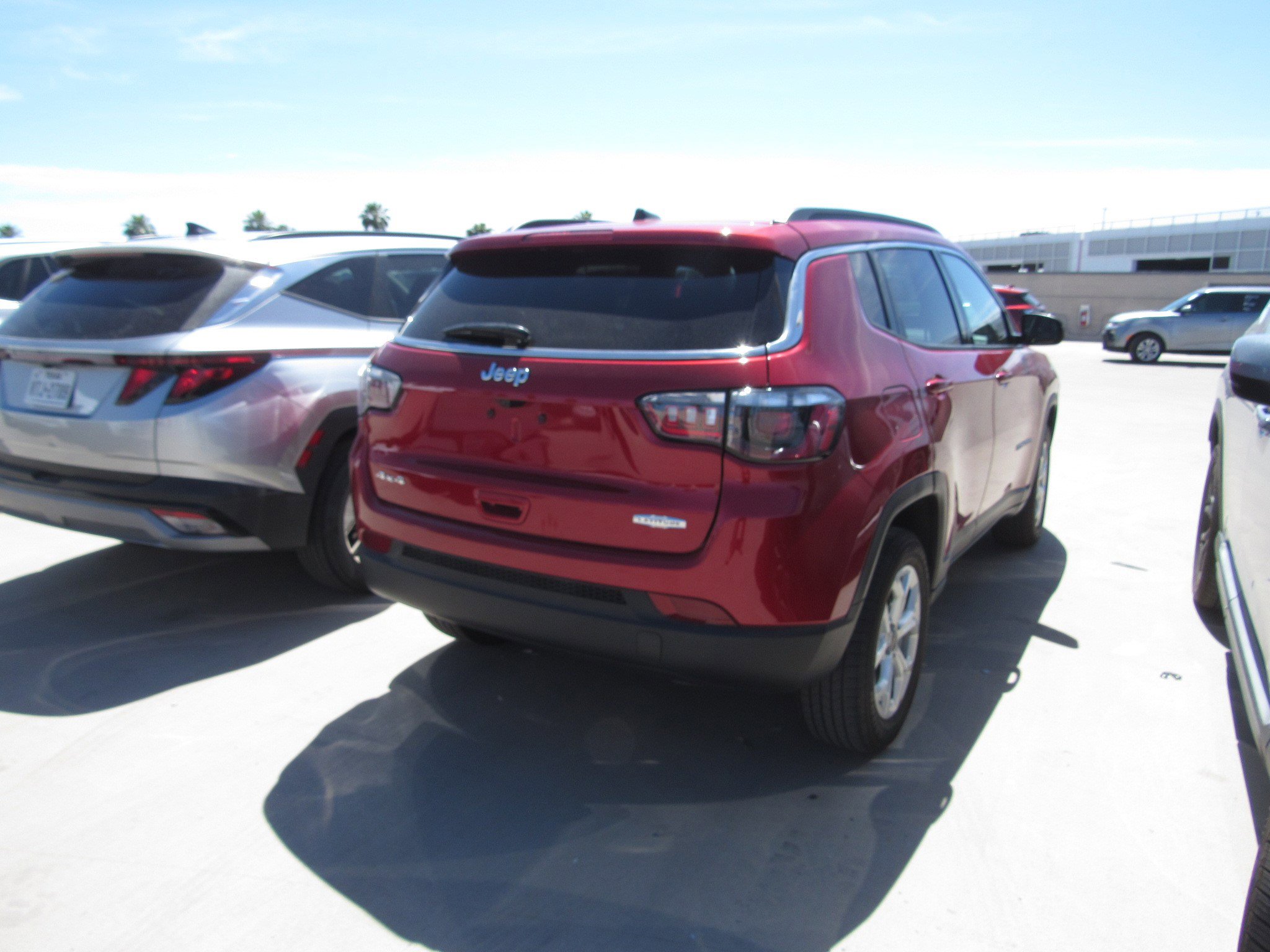 Used 2025 Jeep Compass Latitude w/ Sun & Sound Group image 3