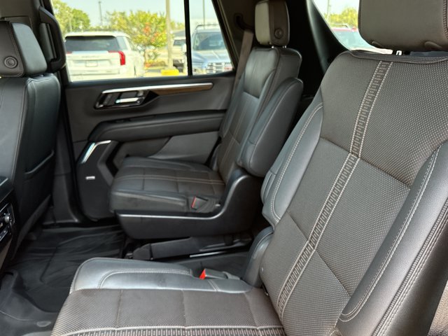 Used 2025 Chevrolet Tahoe High Country AWD/4WD image 6
