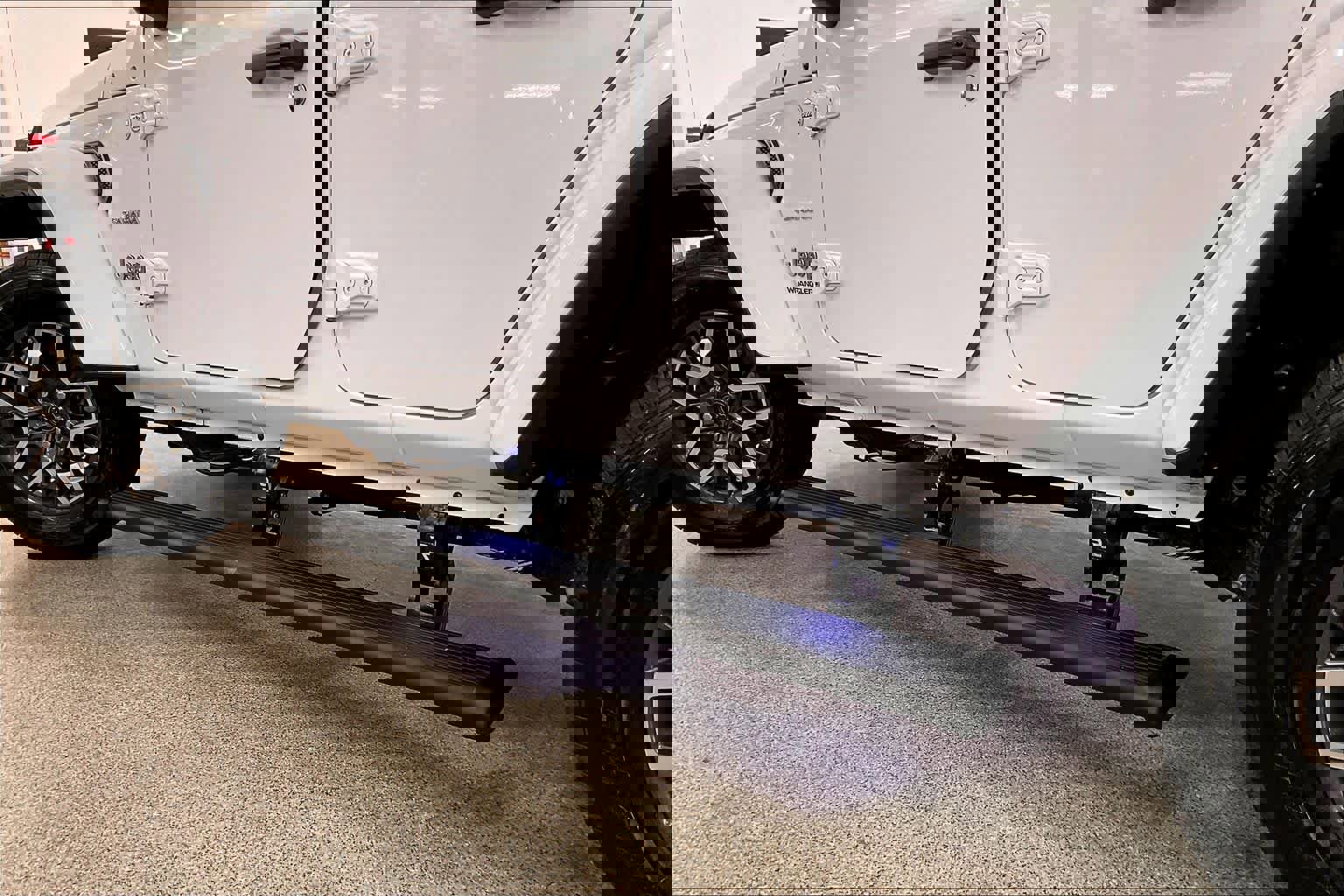 Used 2024 Jeep Wrangler Sahara w/ Safety Group image 35