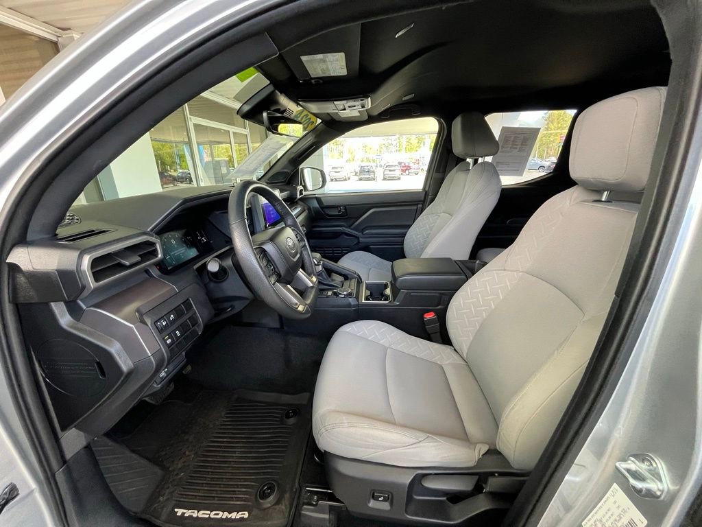 Used 2024 Toyota Tacoma SR5 AWD/4WD image 14