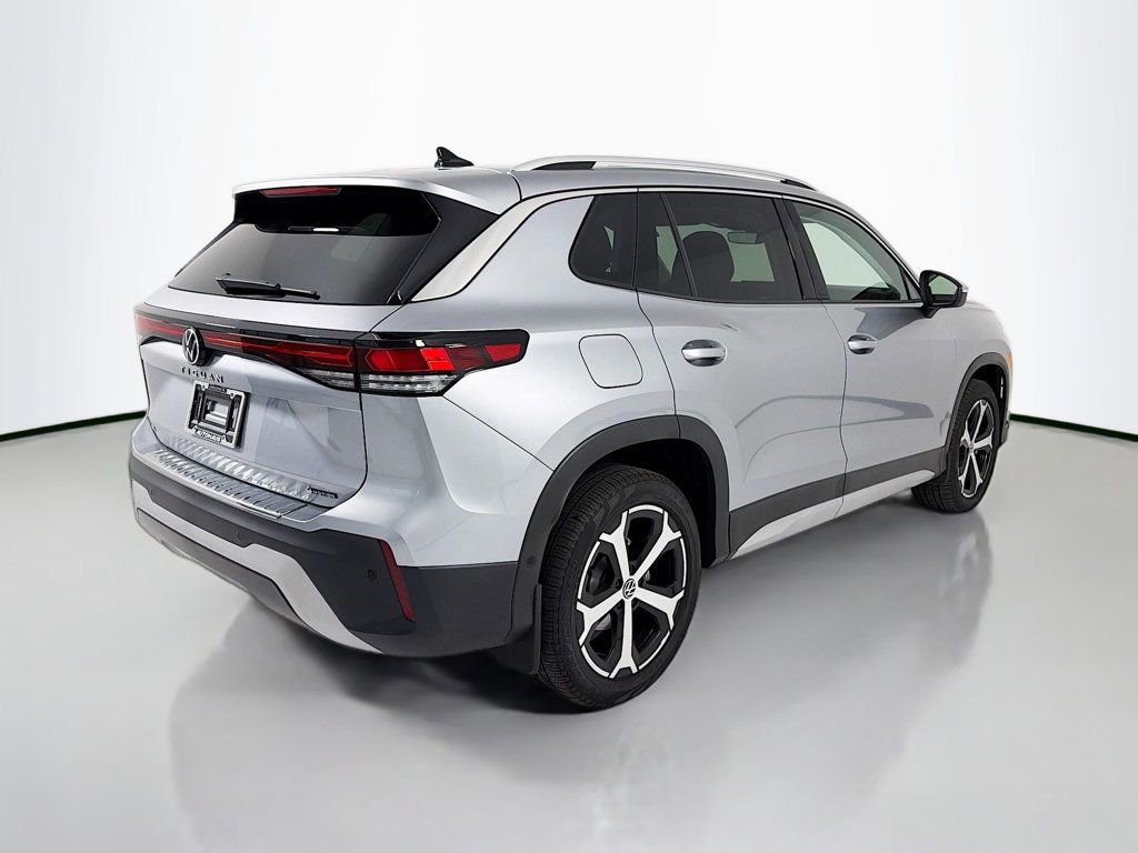 Used 2025 Volkswagen Tiguan SE image 7