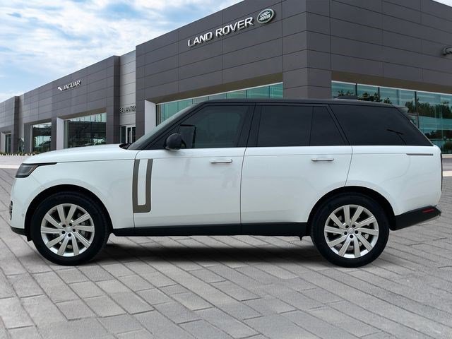 Used 2025 Land Rover Range Rover SE AWD/4WD image 2