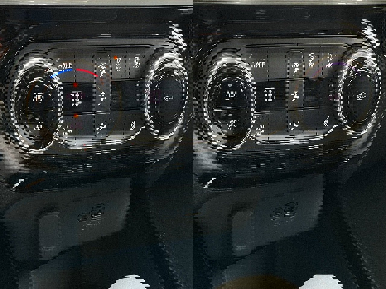 Used 2025 Chevrolet Trax LT w/ LT Convenience Package image 31