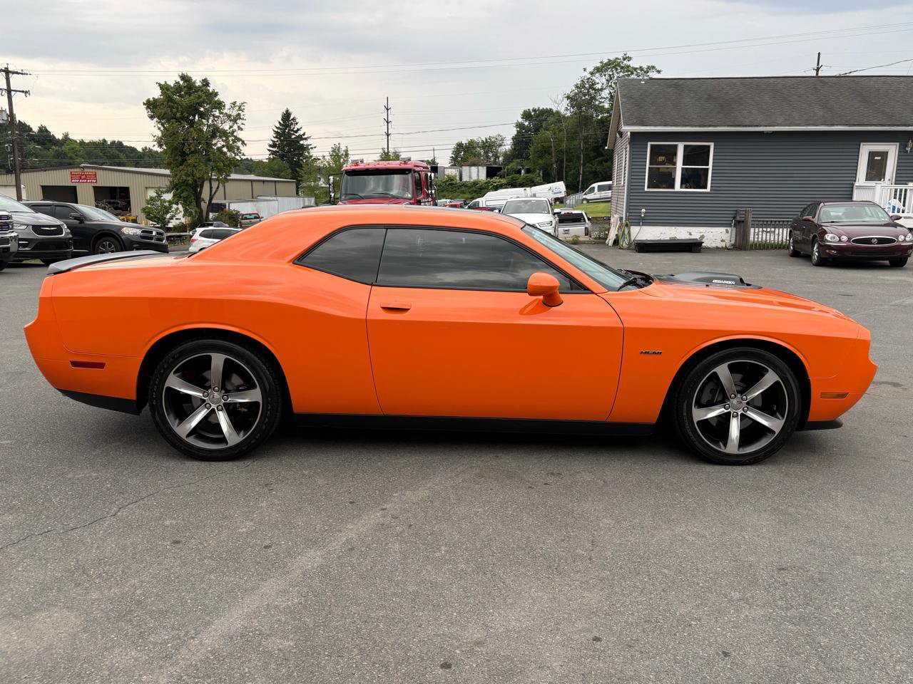 Used 2014 Dodge Challenger R/T RWD image 6