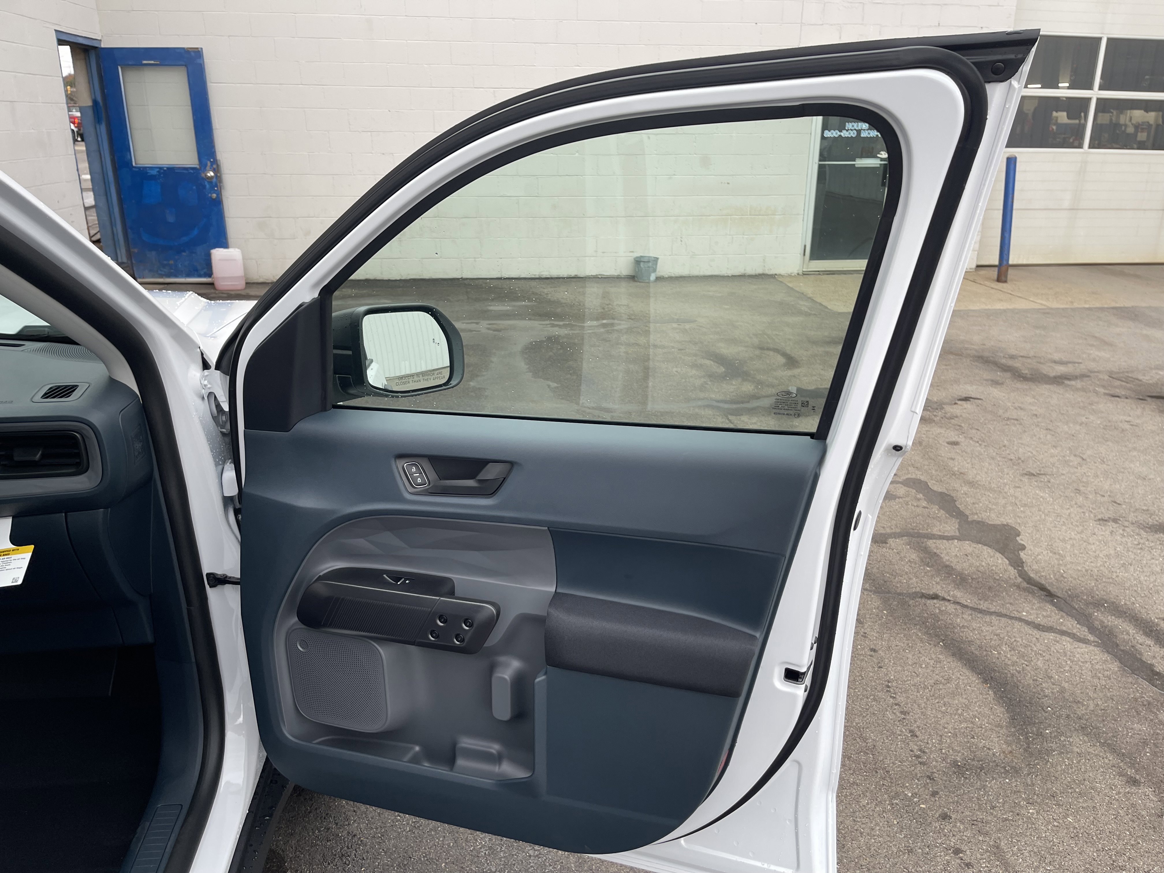 New 2025 Ford Maverick XL image 24