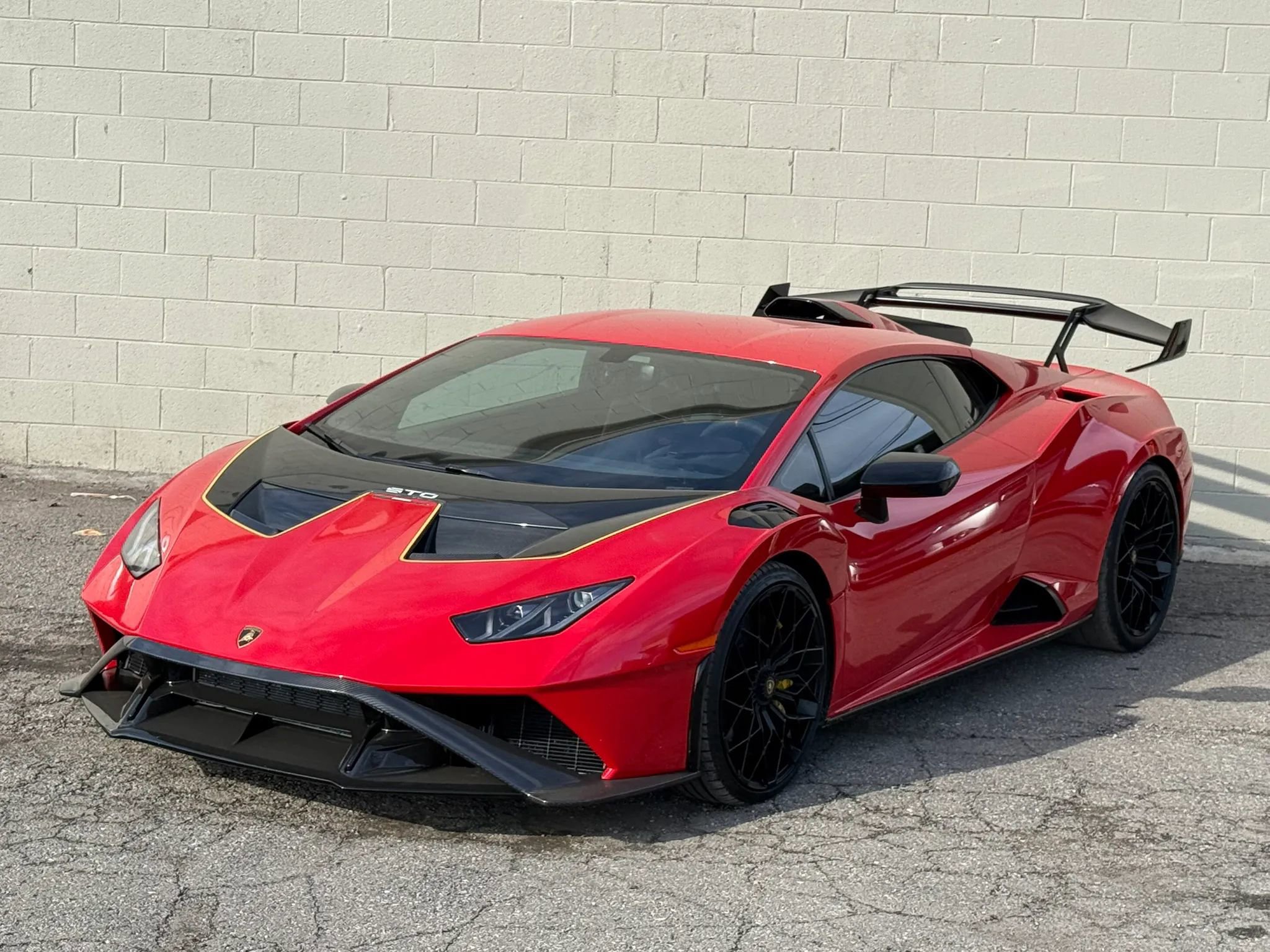 Used 2022 Lamborghini Huracan STO image 2