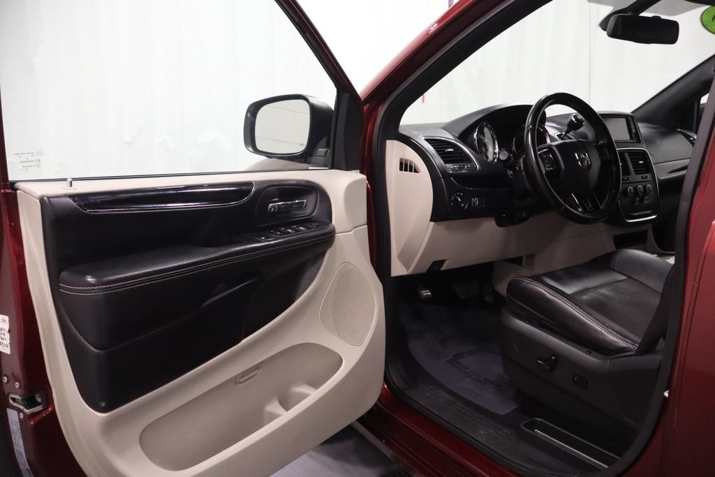 Certified 2019 Dodge Grand Caravan SXT FWD image 10