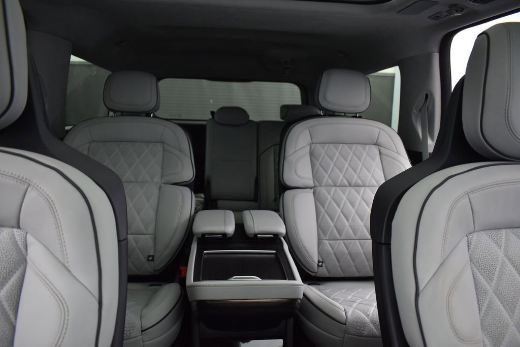 New 2026 Lincoln Navigator L Black Label w/ Black Label Special Edition AWD/4WD image 24