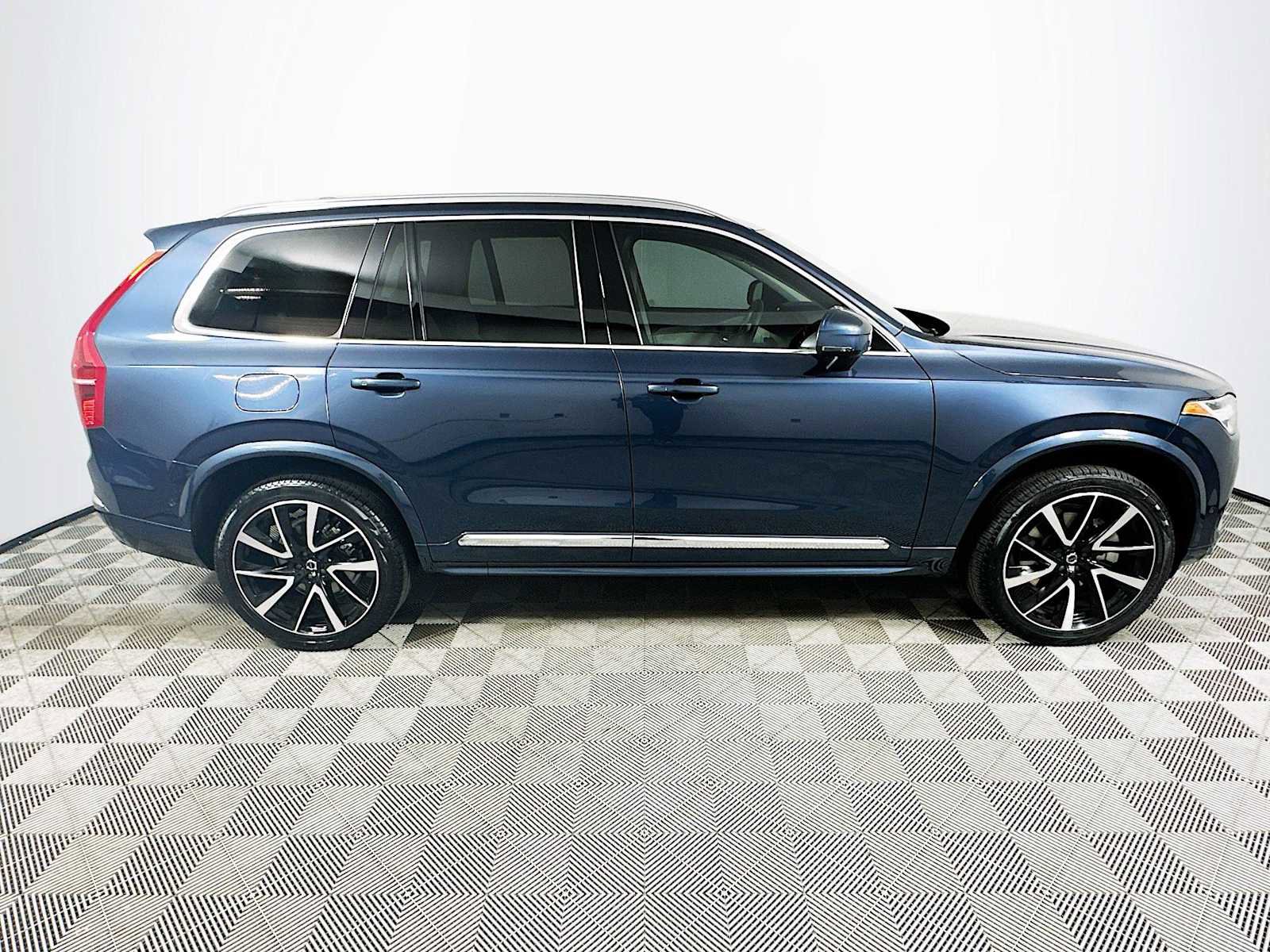 Certified 2025 Volvo XC90 B6 Plus image 8